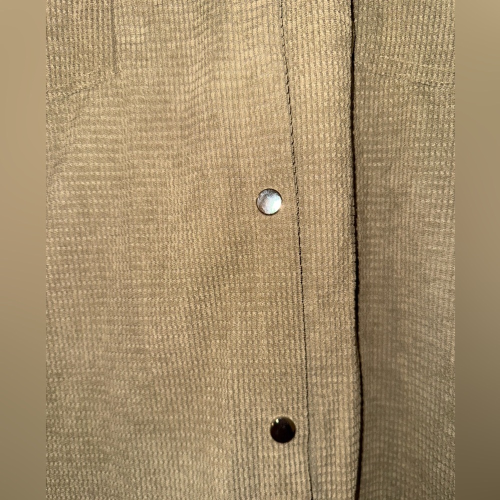 ✨OLIVE BUTTON DOWN✨ - Picture 4 of 7
